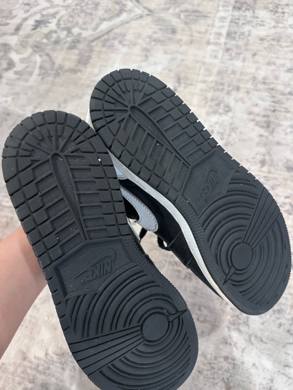 Nike Air Jordan 1 Retro High OG GS 'Black White 2.0' - Picture 6 of 9